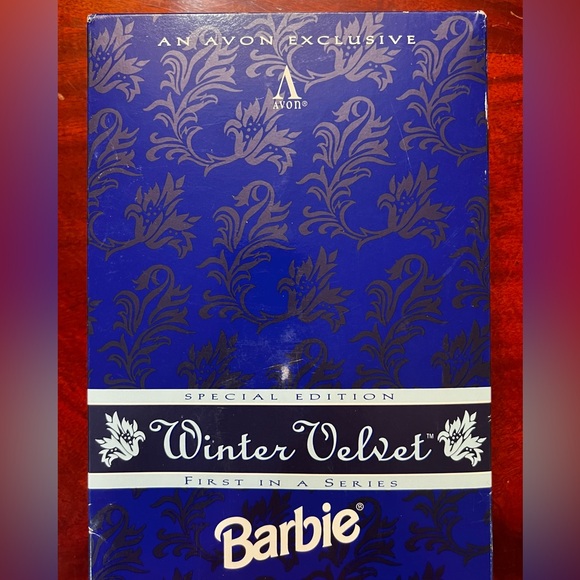 Vintage Mattel Barbie Winter Velvet Special Edition 1995 Avon Exclusive NIB - Picture 11 of 16